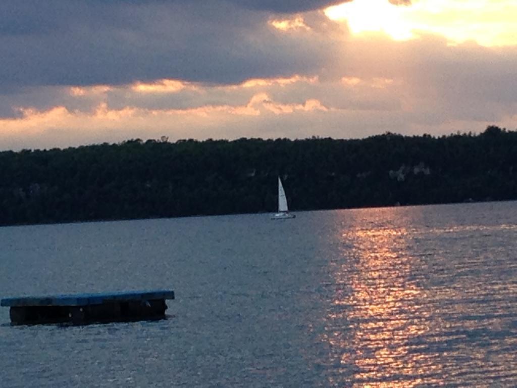 N' This On The Bay -Vacation Suite Wiarton Zewnętrze zdjęcie